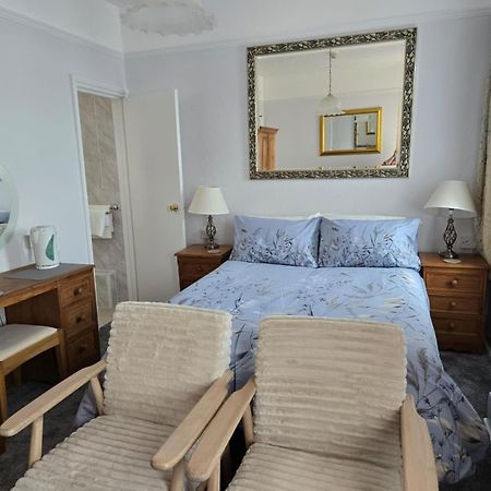 בורנמות' Shoreline Accommodation מראה חיצוני תמונה