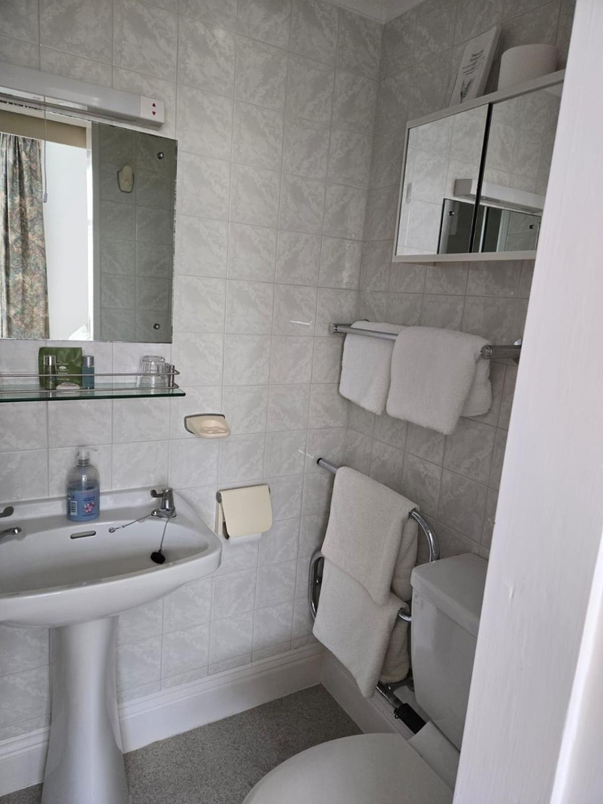 בורנמות' Shoreline Accommodation מראה חיצוני תמונה