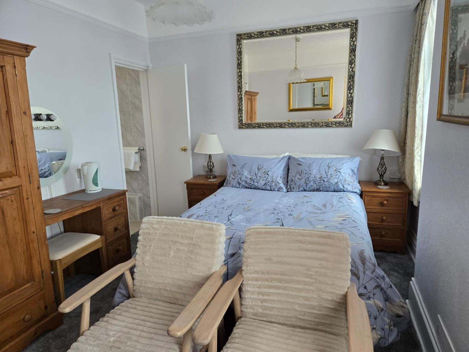 בורנמות' Shoreline Accommodation מראה חיצוני תמונה