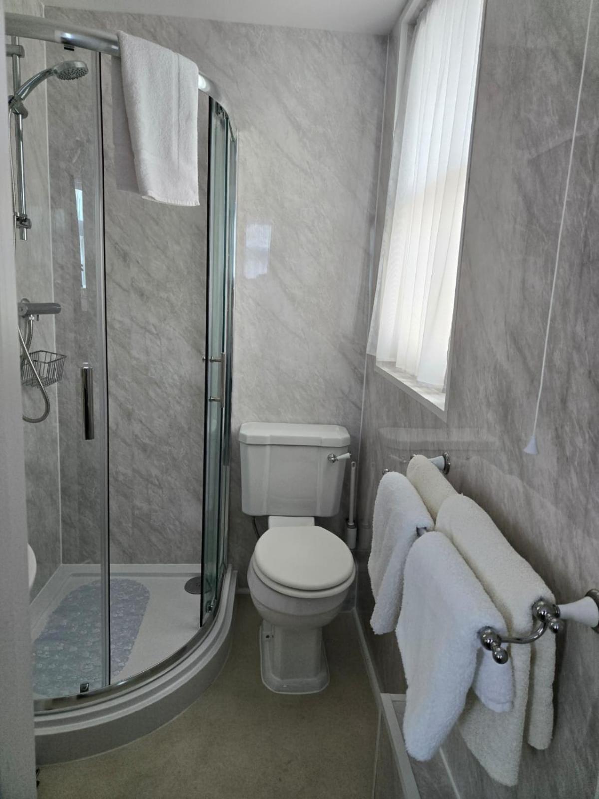 בורנמות' Shoreline Accommodation מראה חיצוני תמונה
