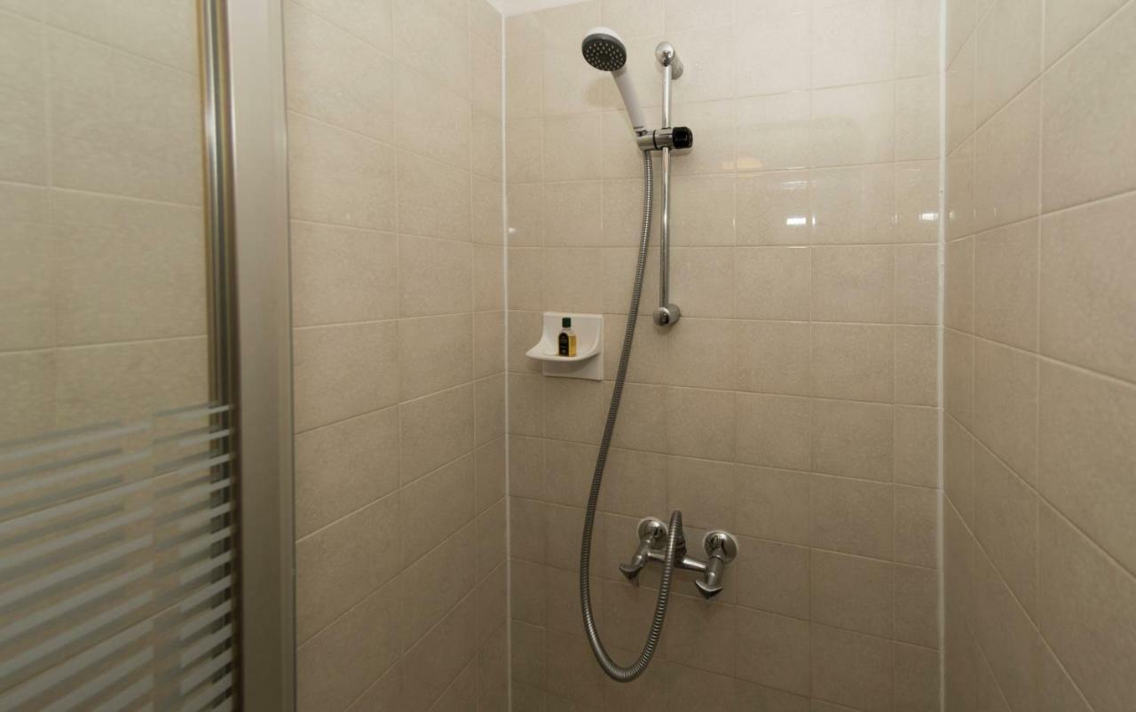 בורנמות' Shoreline Accommodation מראה חיצוני תמונה